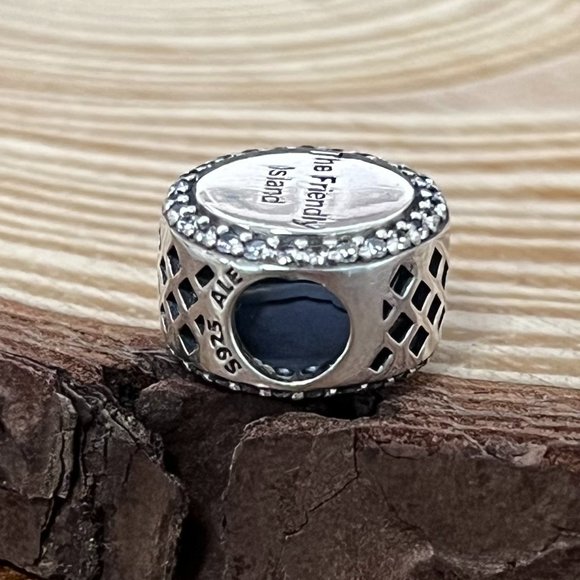 Pandora St. Maarten the Friendly Island Exclusive Charm - Picture 3 of 3